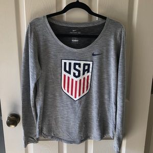 Nike Dri fit scoop neck long sleeved t-shirt size M